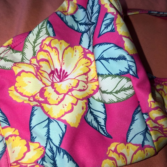 Bikini - Picture 2 of 2